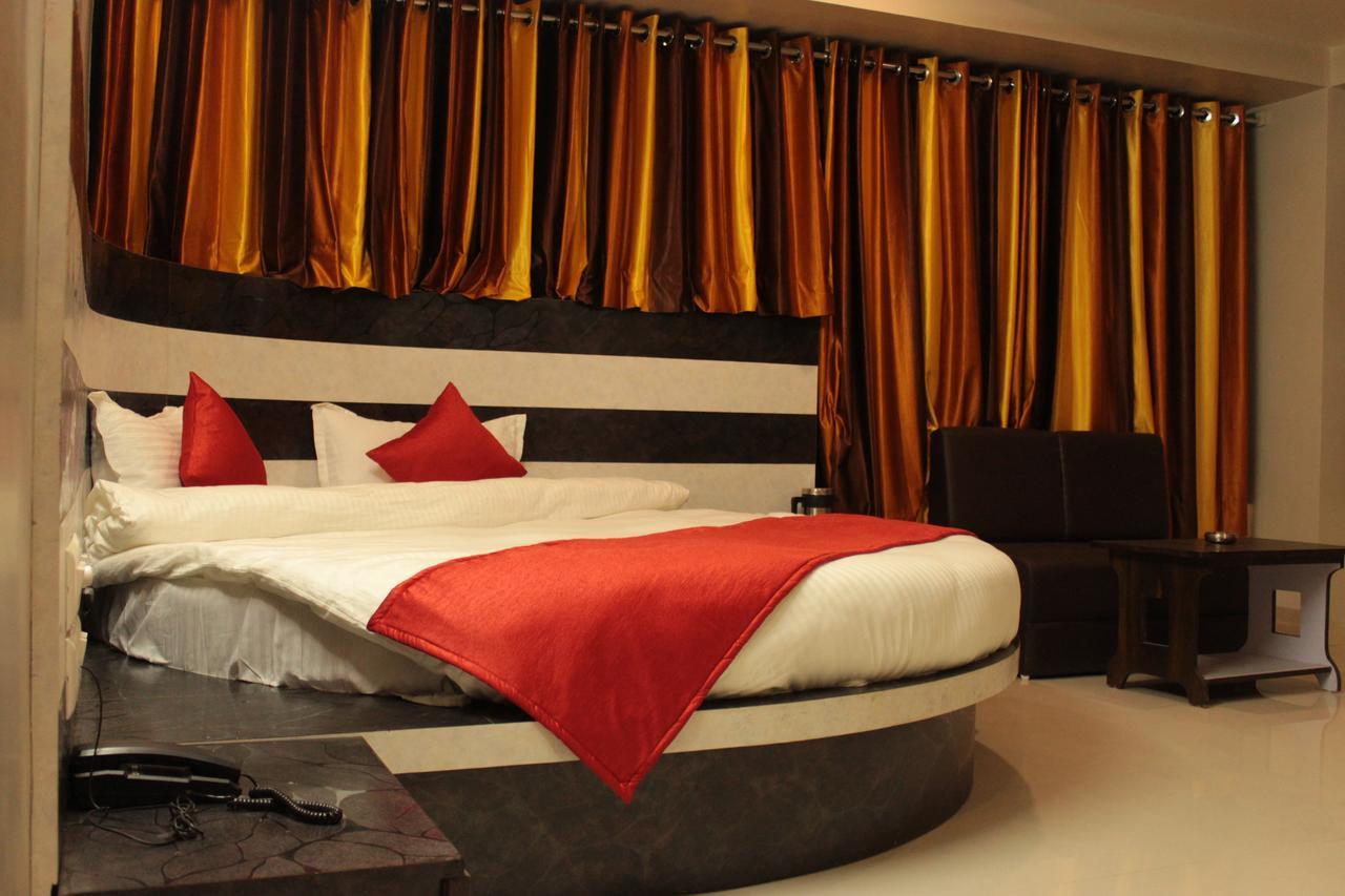 Apollo Hotel Ahmedabad Exterior foto